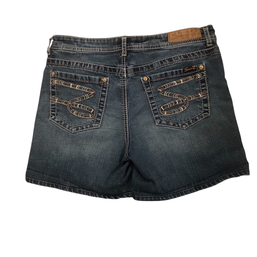 Seven7 Medium Wash Low-Rise Denim Shorts with Embroidered Back Pockets Size 12